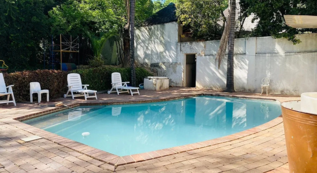 Rosebank Lodge & Backpacker, Забронировать Отель Отели Йоханнесбург с бассейном, рядом с Gautrain Rosebank Station, Бассейн
