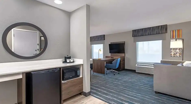 Четырёхместный люкс Hampton Inn & Suites Richmond