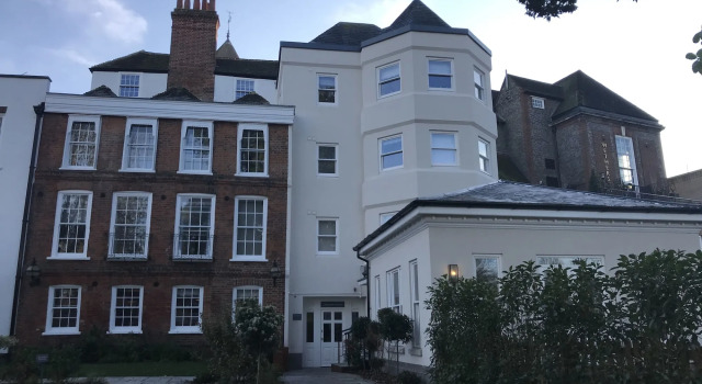 Cavendish House with Secure, Allocated Parking, 2 mins walk from Windsor Castle, Забронировать Апартаменты/квартира Апартаменты Виндзор, рядом с Windsor and Maidenhead Council, Апартаменты/квартира