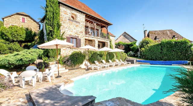 Коттедж Stone House With Pool and Garden