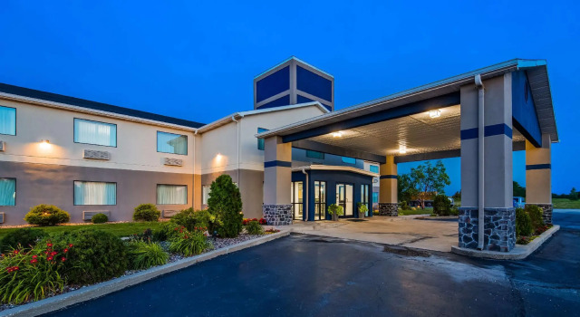 Кровать в общем номере Best Western Brookfield