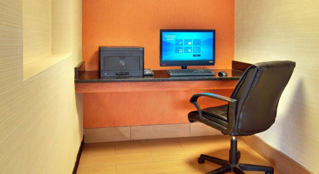 Fairfield Inn & Suites Clarksville, Забронировать Отель Кларксвилл Теннесси