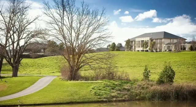 Oasis on the Yarra Valley, Rezerwuj Hotel Chirnside Park Wiktoria