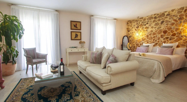 Total Marbella Suites - Adults Only, Забронировать Отель Старый город Марбельи Марбелья, рядом с La Canada Shopping Centre