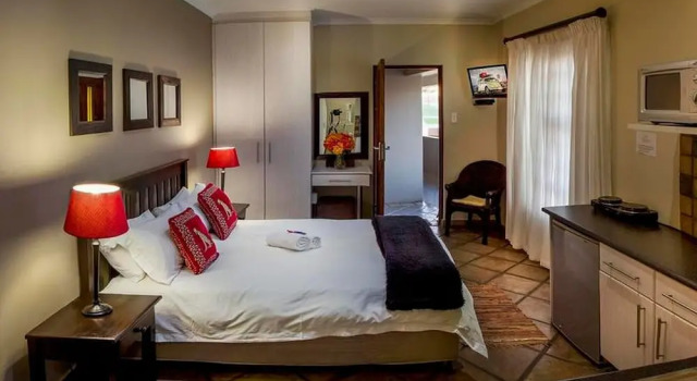 Room-guest Lodge, Double bed and Sofa be
