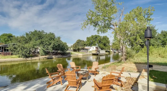 Коттедж Waterfront Granbury Home w/ Electric Fireplace!