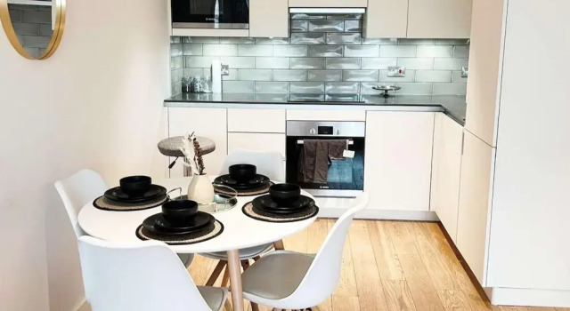 East London 2-bed Apt Sleeps 4, 7 min Walk to Tube, Забронировать Апартаменты/квартира Апартаменты Лондона, рядом с Каннинг Таун, Апартаменты/квартира