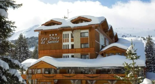 Les Ducs de Savoie, Забронировать Отель Куршевель Три Долины, рядом с Горнолыжный подъемник Гранд Комб