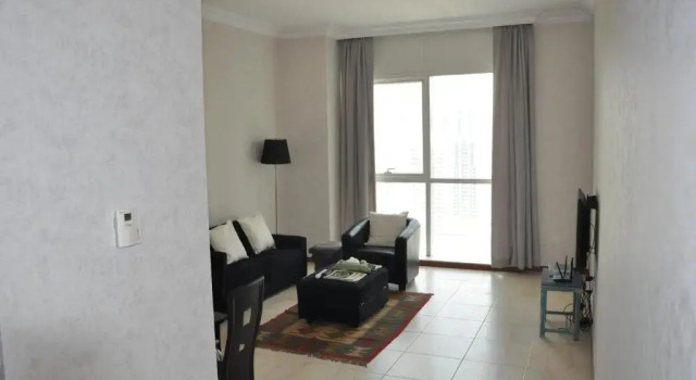 Espace Holiday Homes - Mag 214 Cluster R, Забронировать Отель Отели Эмирата Дубая с парковкой, рядом с Остановка трамвая Marina Towers, Парковка