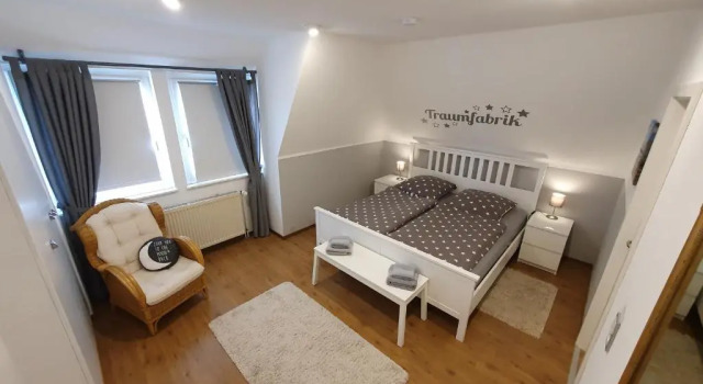 Апартаменты c 1 комнатой Gemütliche 65m² Dachgeschoßwohnung im Einzelhaus