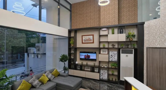 Griffin Hotel and Suites