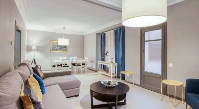 Lovely & Spacious 4bed Sleeps8 in BCN Center, Забронировать Отель Барселона провинция Барселона, рядом с Jove Regina Theatre