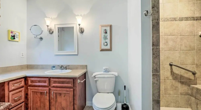 Коттедж Sleeps 9 | Walk to Beach | St. Augustine Home
