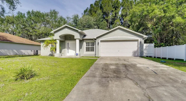Spacious Home w/ Yard: 8 Mi to Wabasso Beach, Book Feriehus Villaer i Sebastian, Villa