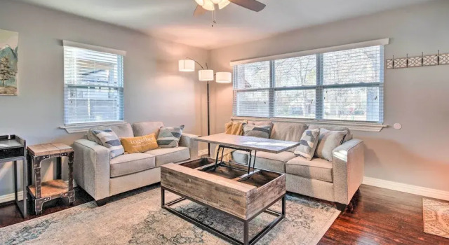 Cozy Duplex, Walk to Bentonville City Square!, Забронировать Отель Бентонвилл Northwest Arkansas, рядом с Парк Парк-Спринг