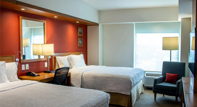 Четырёхместный номер Standard Hampton by Hilton Guadalajara Expo