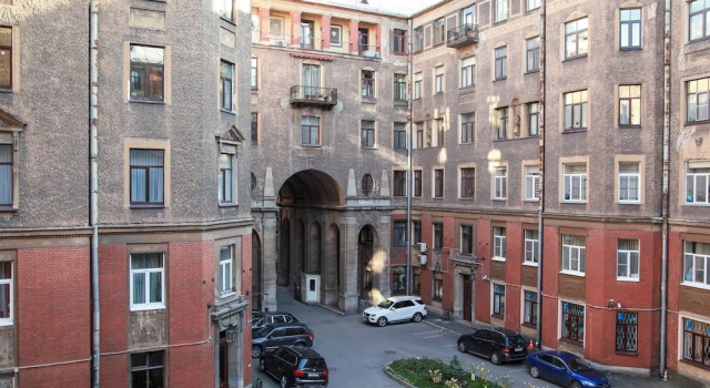 Отель Home SPb, Забронировать Апартаменты/квартира Отели Санкт-Петербурга с парковкой, рядом с Станция метро «Достоевская», Парковка