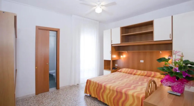 Hotel Atenea Golden Star, Забронировать Отель Отели Каорле с парковкой, рядом с Дарсена делл Оролоджо, Парковка