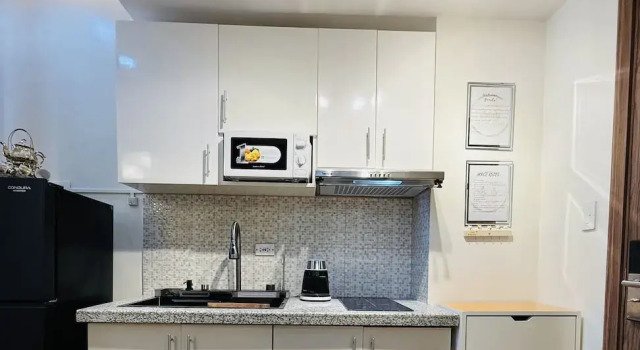 Номер Standard Steps to SM Bicutan w/Balcony/ Near Airport/D+/ FLX/ Karaoke/ Wifi