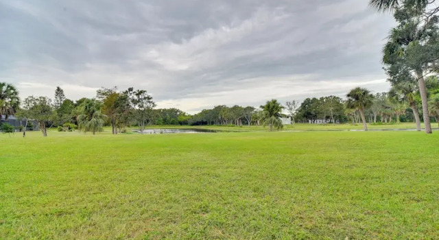 Апартаменты On-site Pond: Sleek Largo Studio < 7 Mi to Beach!