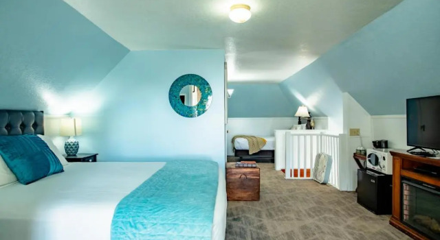 Номер Standard Мансарда Gilbert Inn Seaside