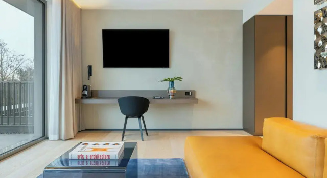 Полулюкс DAS AFFALTERBACH, Stuttgart, Autograph Collection