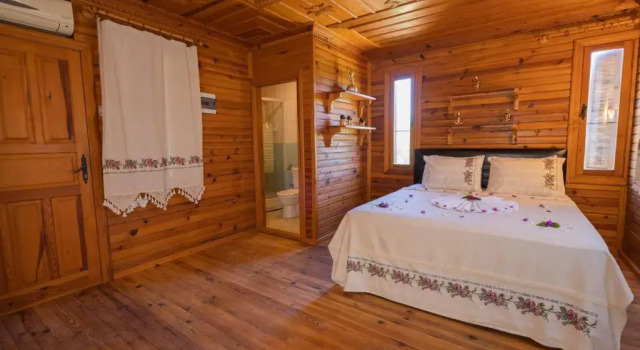 Dort Mevsim Butik Otel