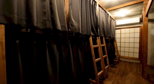 Кровать в общем номере Irori Guest House Tenmaku