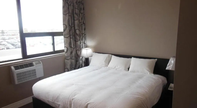 Номер Standard NU Hotel Toronto Airport