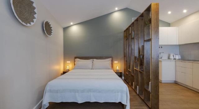 Студия Peixeira Studios and Apartments