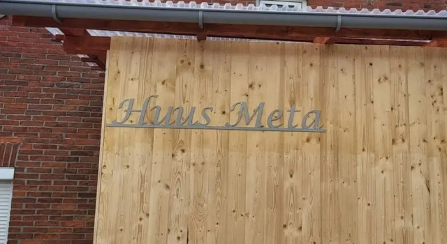 Huus Meta Modern Retreat