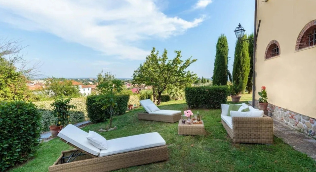 Коттедж Rosyabate Cottage, with Private Garden and views between Lucca and Pistoia