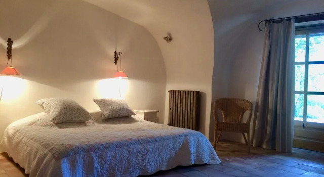Sous les Remparts - Chambres d'hôtes, Забронировать Отель Ле-Пое-Лаваль Drôme Provençale