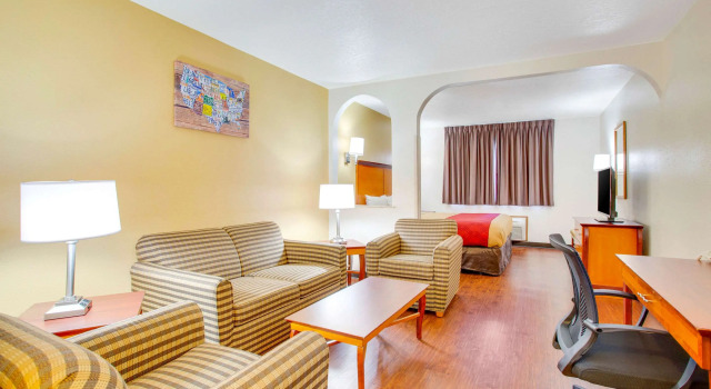 GuestHouse Inn and Suites Albuquerque, Rezerwuj Hotel Hotele w Albuquerque z parkingiem, Parking