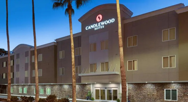 Люкс с балконом Candlewood Suites - Safety Harbor by IHG