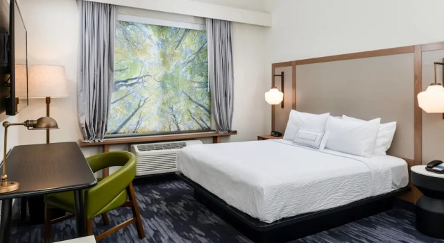 Четырёхместный номер Standard Fairfield Inn & Suites by Marriott Staunton