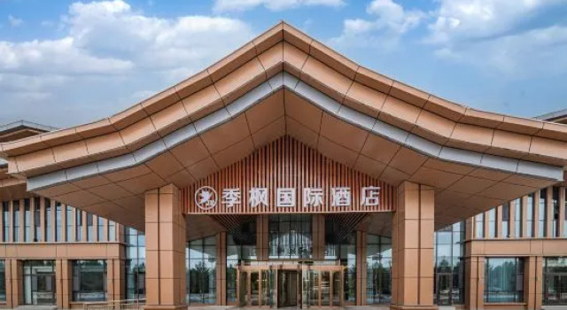 Tekes Jifeng International Hotel, Rezerwuj Hotel Hotele 4-gwiazdkowe w Tekes, 4*