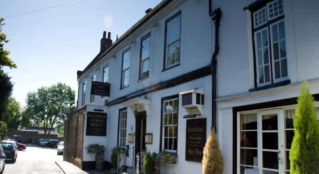 Warren Lodge Hotel, Забронировать Отель Лондон Большой Лондон, рядом с Нисден