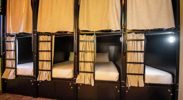Кровать в общем номере Yes Please! Hostel
