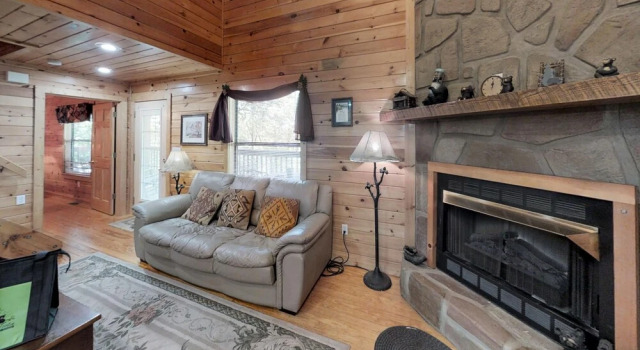Bearly Visible - 2 Br Cabin