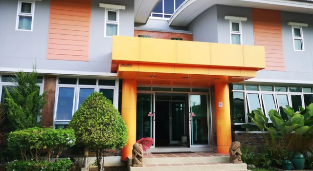 100 House Hotel, Rezervovat Hotel Nakhon Ratčasima 