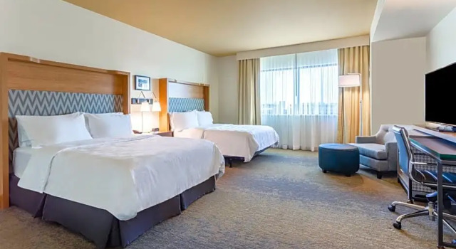 Люкс Holiday Inn & Suites Cedar Falls-Waterloo Event Ctr by IHG