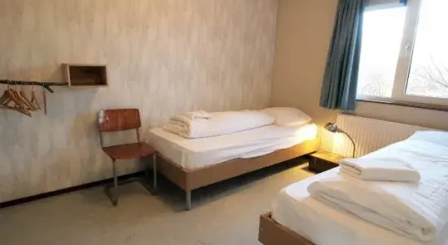 Апартаменты Amsterdam Farm Lodge: green area, great with kids