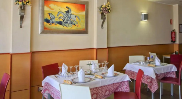 Hostal Restaurante Taracena, Забронировать Отель Юнкера-де-Энарес Guadalajara Province
