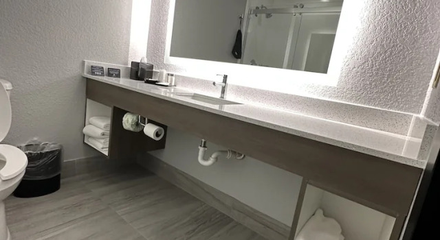 Двухместный номер Luxury Brookstone Lodge near Biltmore Village, an Ascend Collection Hotel
