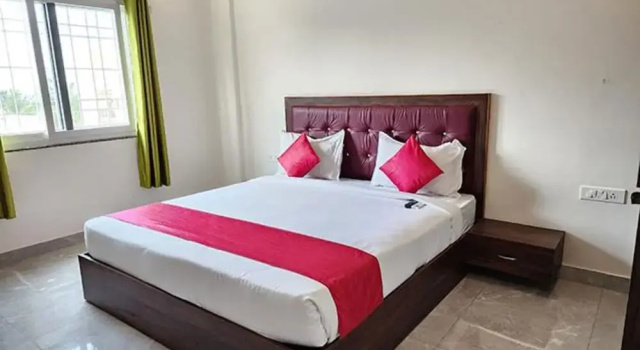 Номер Deluxe FabHotel KSP Kings Inn