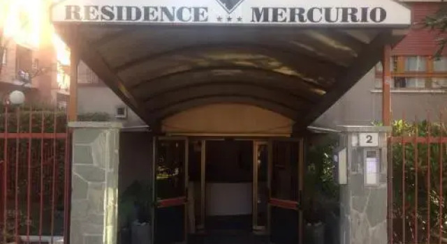 Hotel Mercurio, Забронировать Отель Отели в центре Саронно, в центре, Парковка
