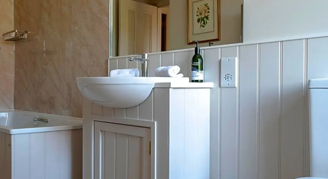Avalon House, Book Hotel Castle Cary Somerset