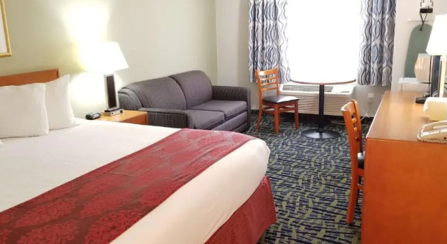 Номер Standard SureStay Plus Hotel by Best Western Lethbridge