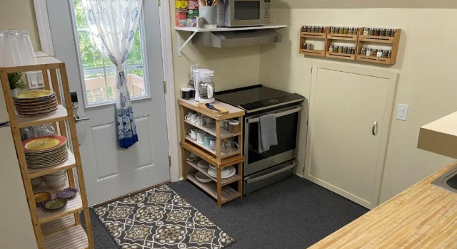 Sunlight Splendor Apartment at Twin Oaks Inn by the Trails, Réserver Appartement Cedar Falls 